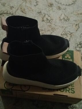 Zara Black Knit Slip-On Kids Sneakers with Pink Heel Tab